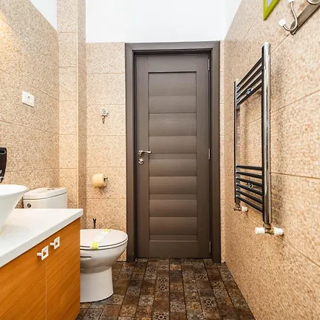 Roberto Deluxe Astoria