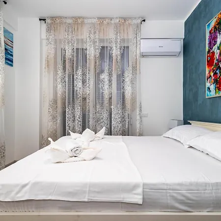 Roberto Deluxe Astoria Апартаменты