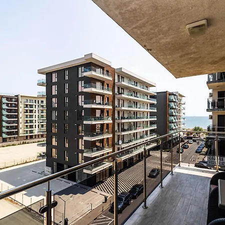 Roberto Deluxe Astoria Нэводари