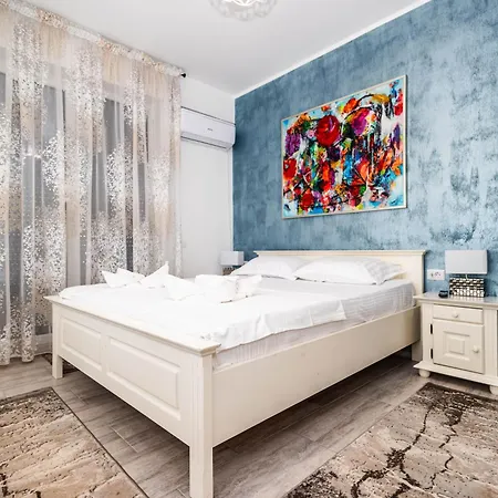 Апартаменты Roberto Deluxe Astoria