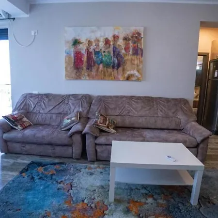 Roberto Deluxe Astoria Apartment