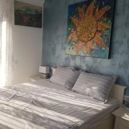 Roberto Deluxe Astoria Apartment