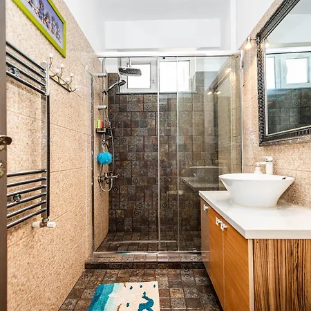 Roberto Deluxe Astoria 那沃达利