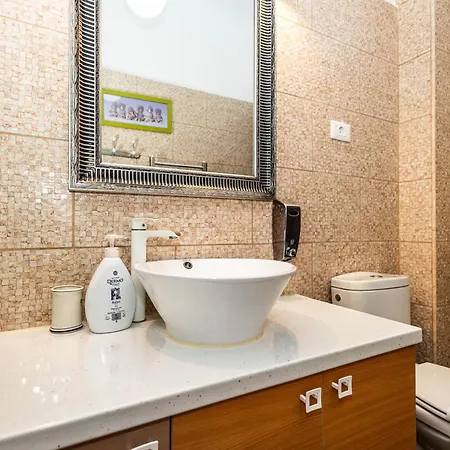 Roberto Deluxe Astoria 那沃达利