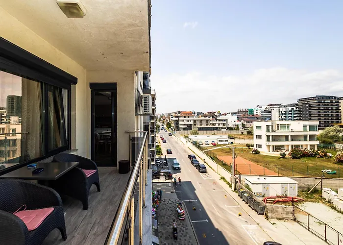 Roberto Deluxe Astoria